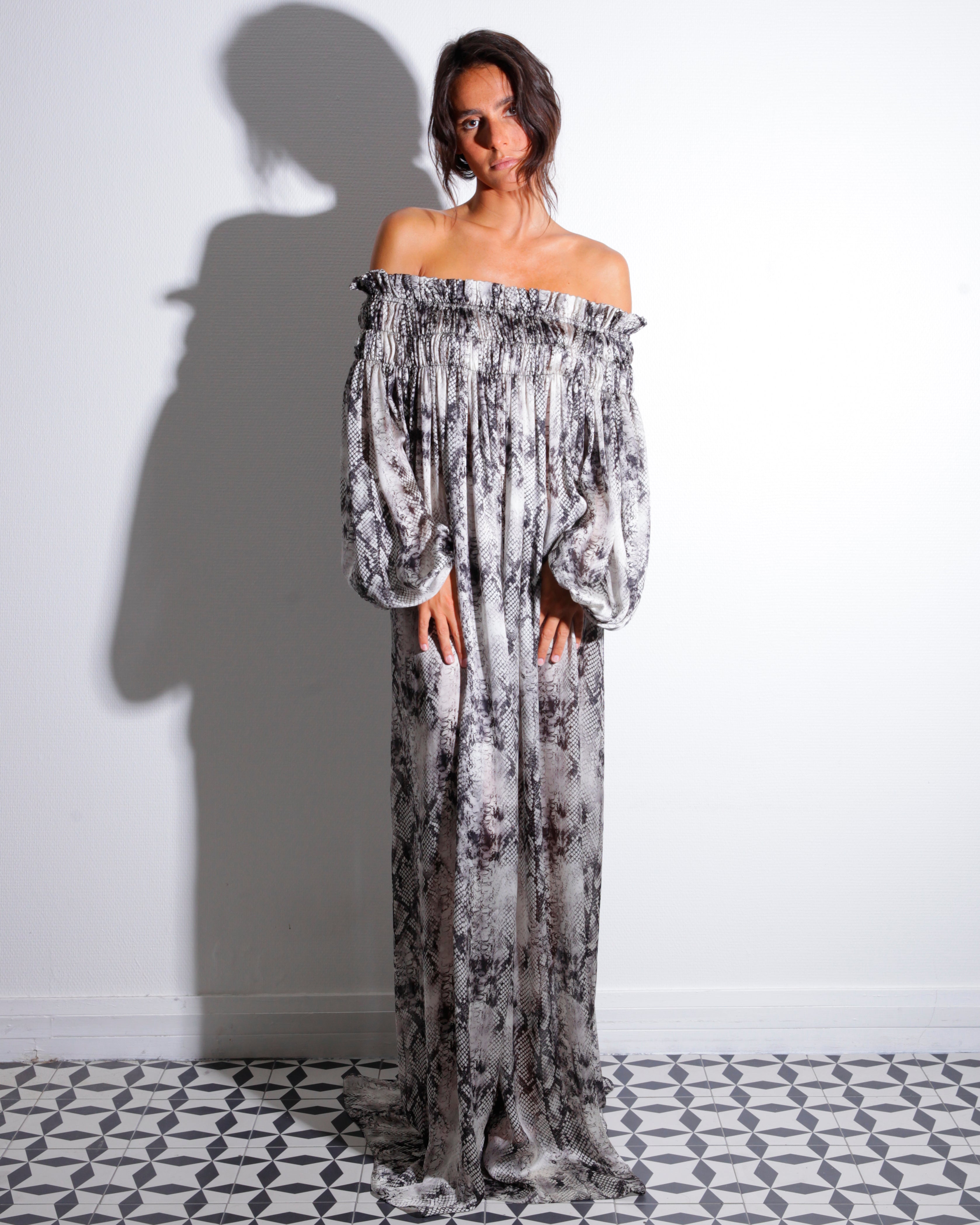 YEMMY | Maxi-robe en chiffon de soie imprimé python